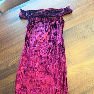 Sabora off shoulder crushed velvet magenta dress, size small